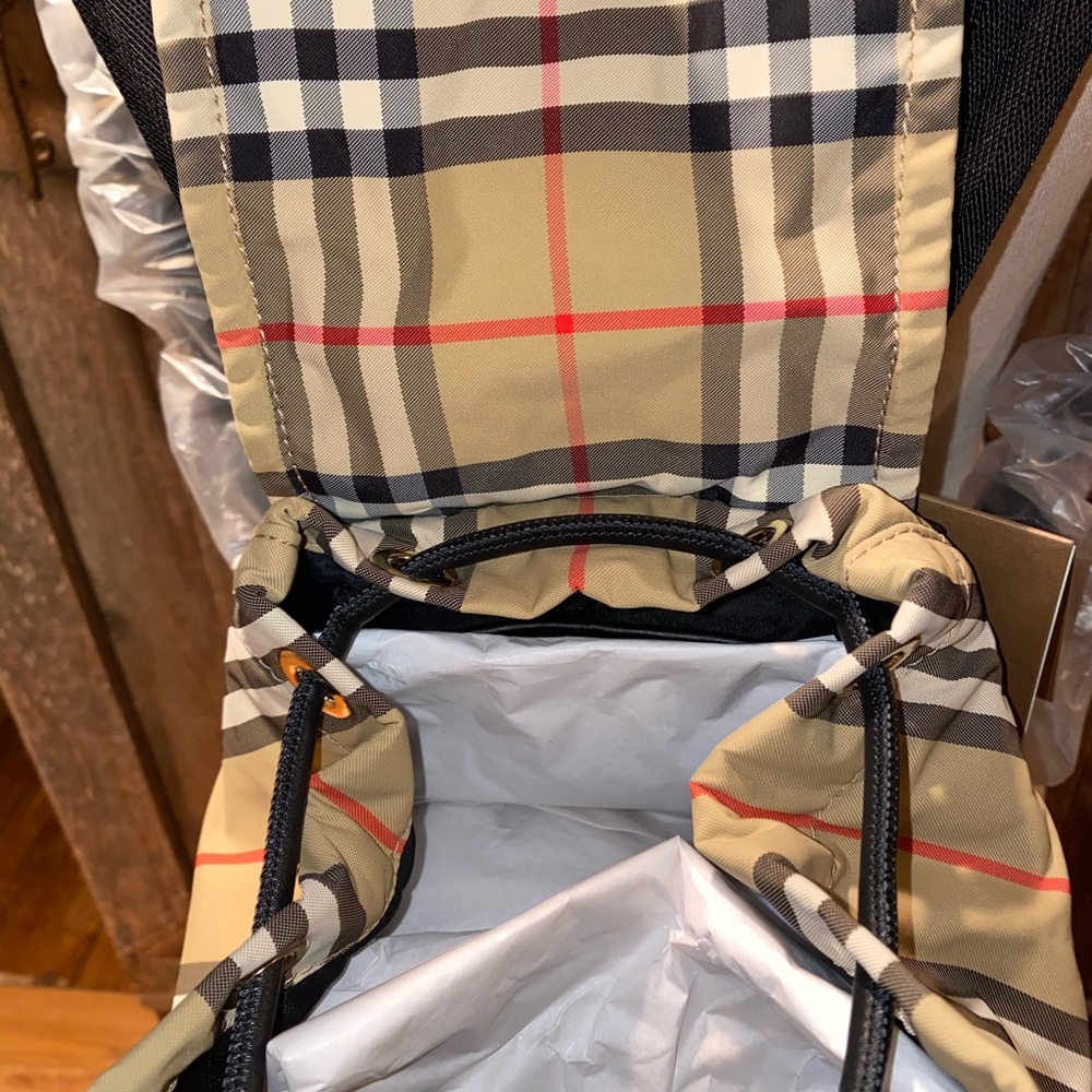 Burberry small backpack - Picture 4 of 5